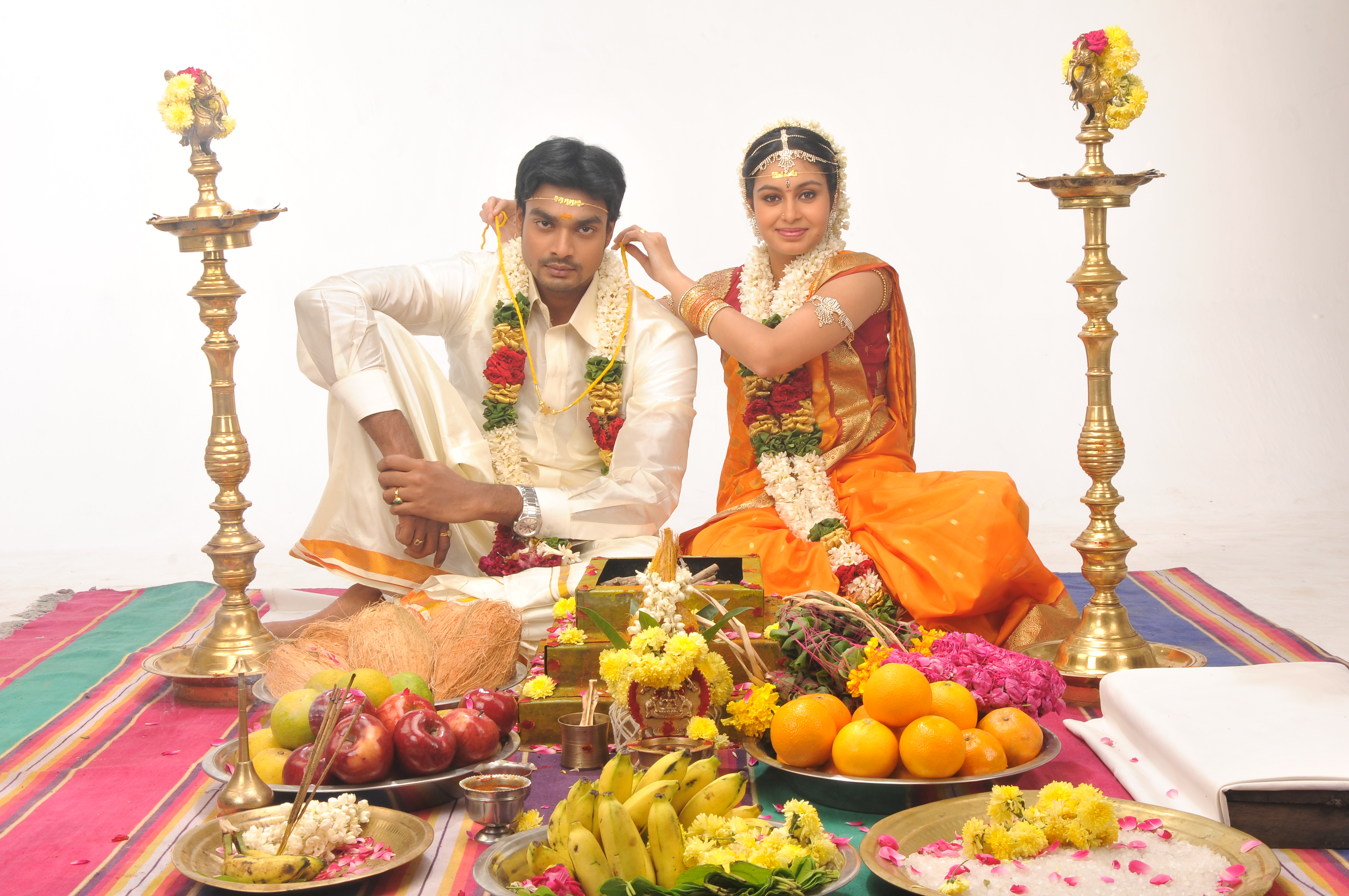 காதல் மற்றும் கல்யாண பிரச்னையை  காமெடியாக சொல்லும் ‘அடிடா மேளம்’ ஆல்பம்