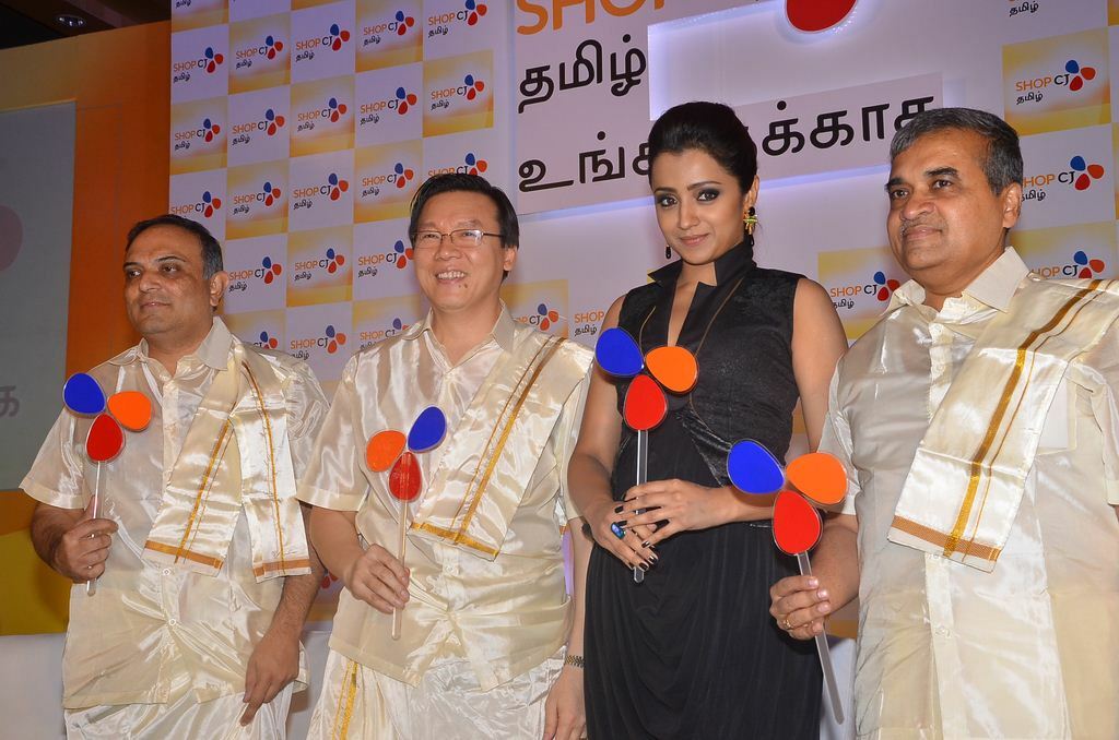 நம்மூர் நடிகை த்ரிஷா. தொடங்கி வைத்த ஷாப் சிஜே தமிழ் சேனல் !