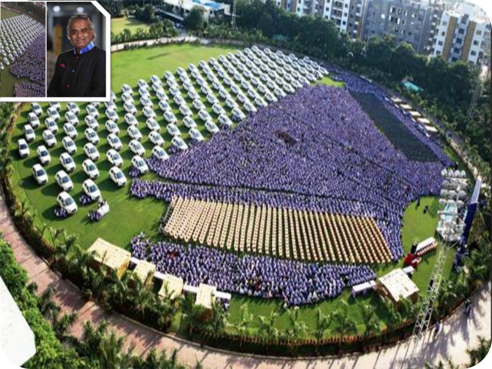 400 வீடு, 1200 கார்கள் –  ஊழியர்களுக்கு தீபாவளி போன்ஸா கொடுத்து அசத்திய சூரத் தொழிலதிபர்!