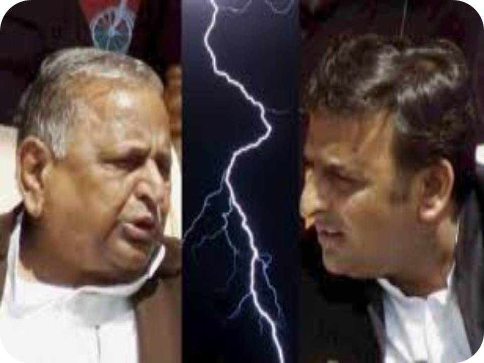 முதல்வர் பதவியிலிருக்கும் மகனை கட்சியை விட்டே நீக்கினார் முலாயம் சிங்!