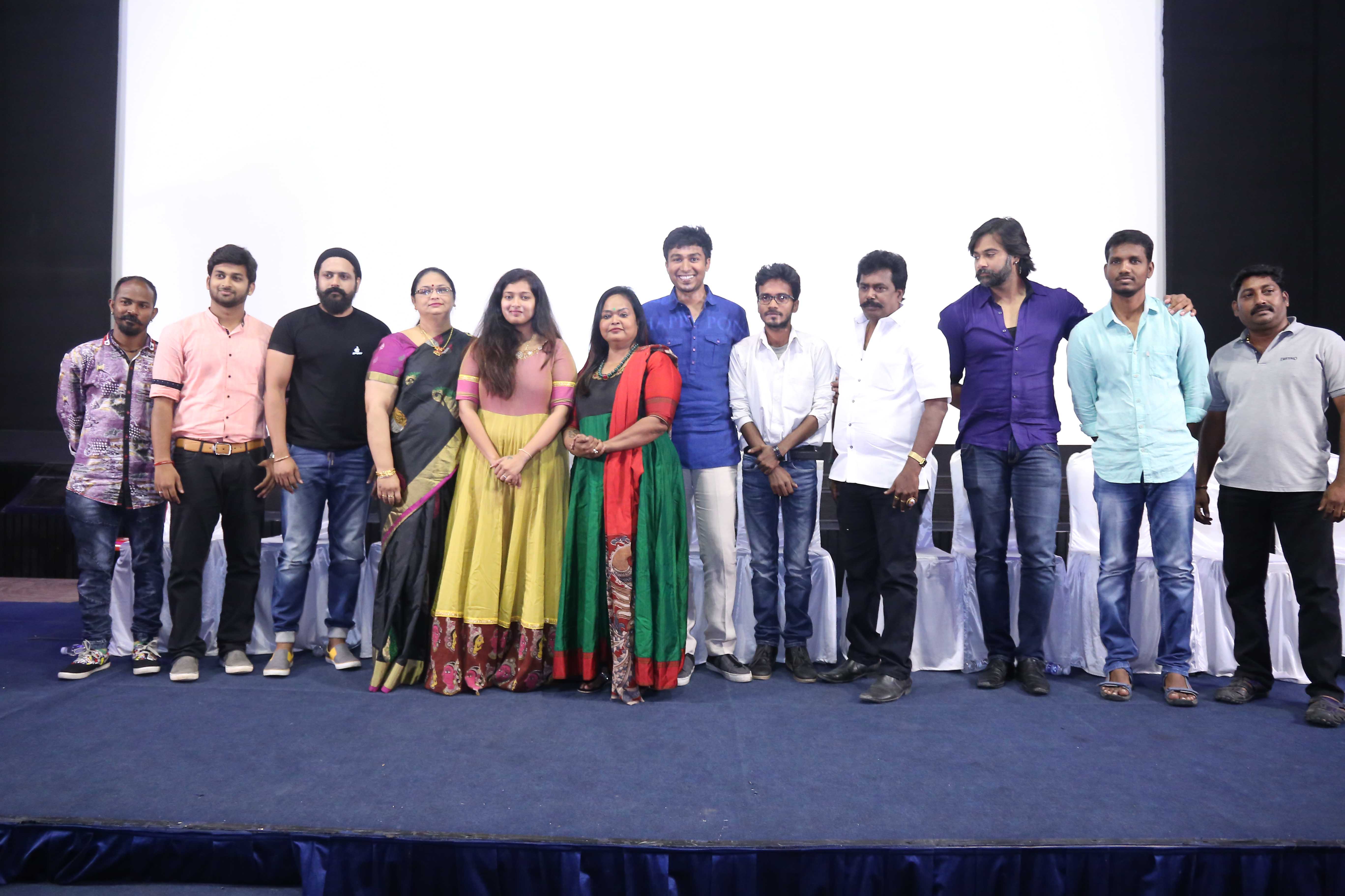 திரையில் நடனமாடும் கலைஞர்களின் வாழ்க்கையை காட்டும் ‘ யாதுமாகி நின்றாய்’