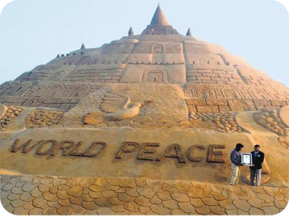 மணல் கோட்டை கட்டி கின்னஸ் ரிக்கார்ட் செய்தார் நம்ம சிற்பி சுதர்சன் பட்நாயக்!