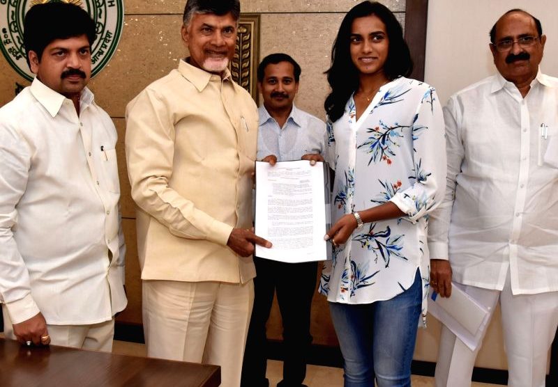 பி. வி, சிந்துக்கு சப் – கலெக்டர் போஸ்ட்! – சந்திரபாபு நாயுடு வழங்கினார்!