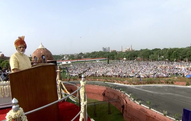 செங்கோட்டையில் தேசியக் கொடியேற்றி பிரதமர் உரை!