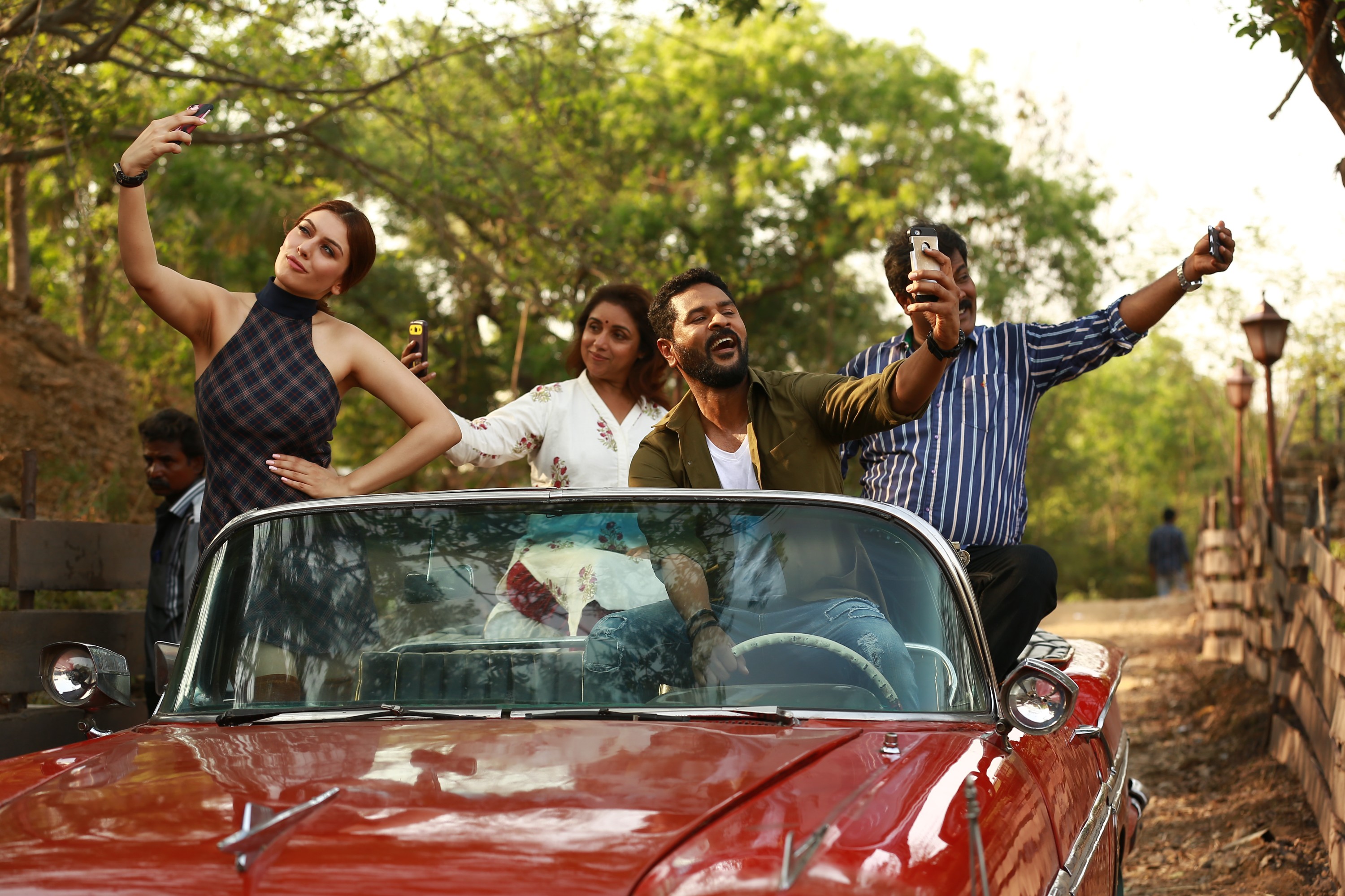 பிரபுதேவா & ஹன்சிகா நடிக்கும் குலேபகாவலி – ஸ்டில்ஸ்!