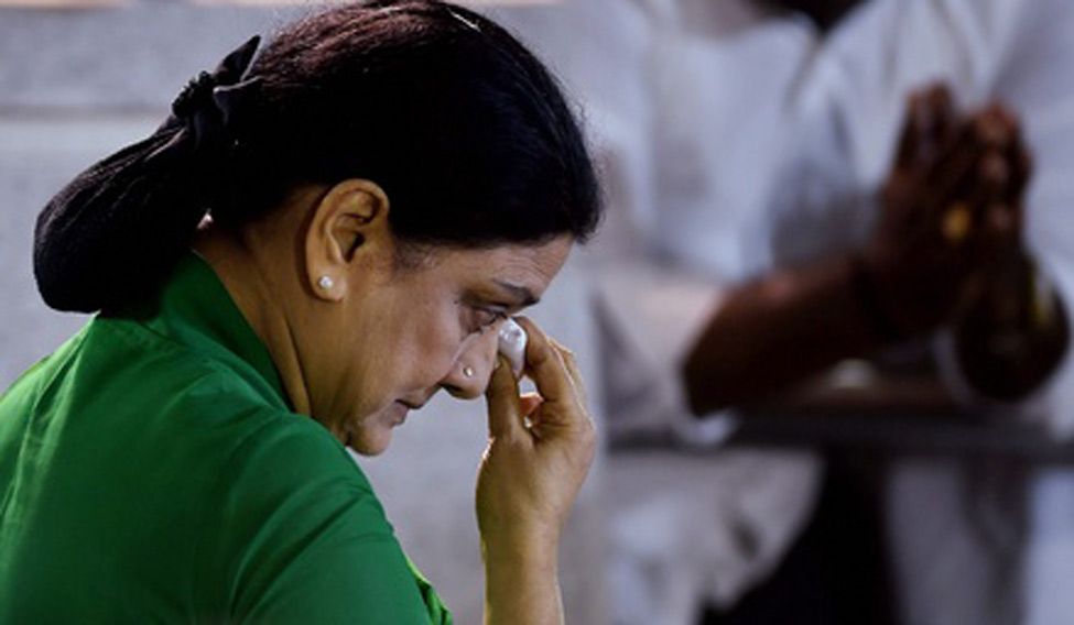 சசிகலாவின் பினாமி கம்பெனிகளுக்கு ஆப்பு ! மத்திய அரசு அதிரடி!