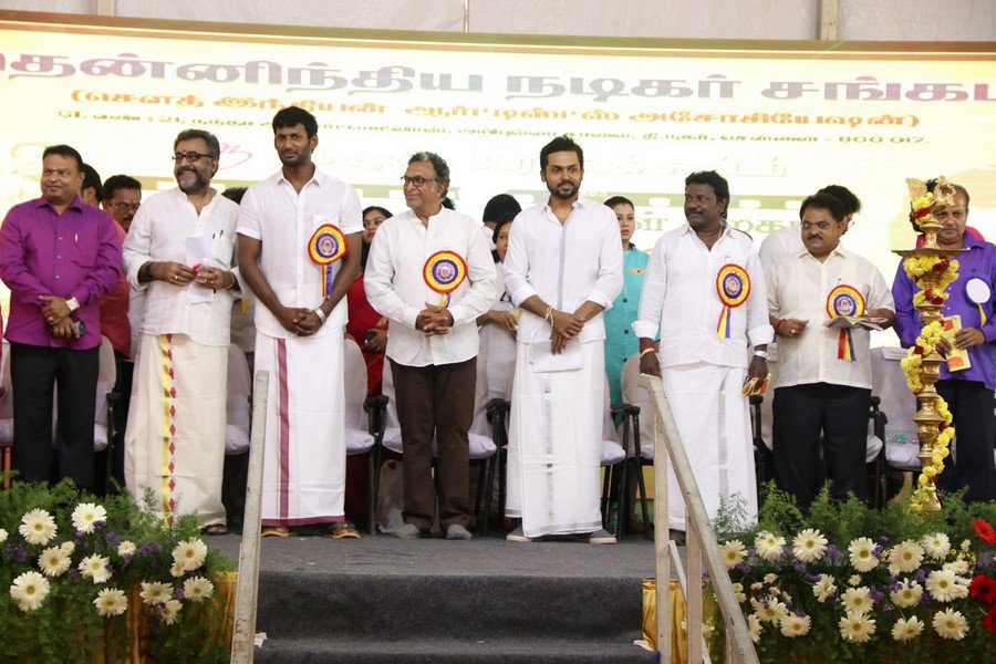 நடிகர் சங்க நிலத்தில் எம்.ஜி.ஆர்., சிவாஜி ஆவி – விஷால் பேச்சு!