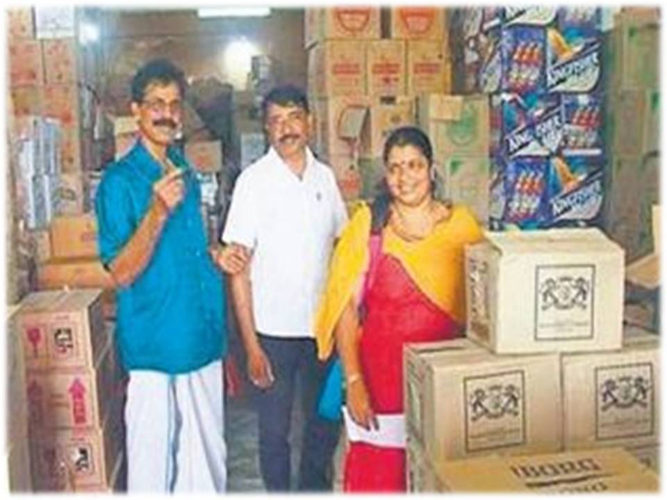 நம்மூர் மதுக்கடையிலும் பெண் விற்பனையாளர் நியமிப்பார்களா? – ‘குடி மக்கள்’ ஆர்வம்