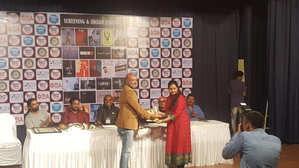 மும்பை ஆசிய குறும்பட  விழாவில் அவார்ட் வாங்கிய பானு பிரகாஷ்!