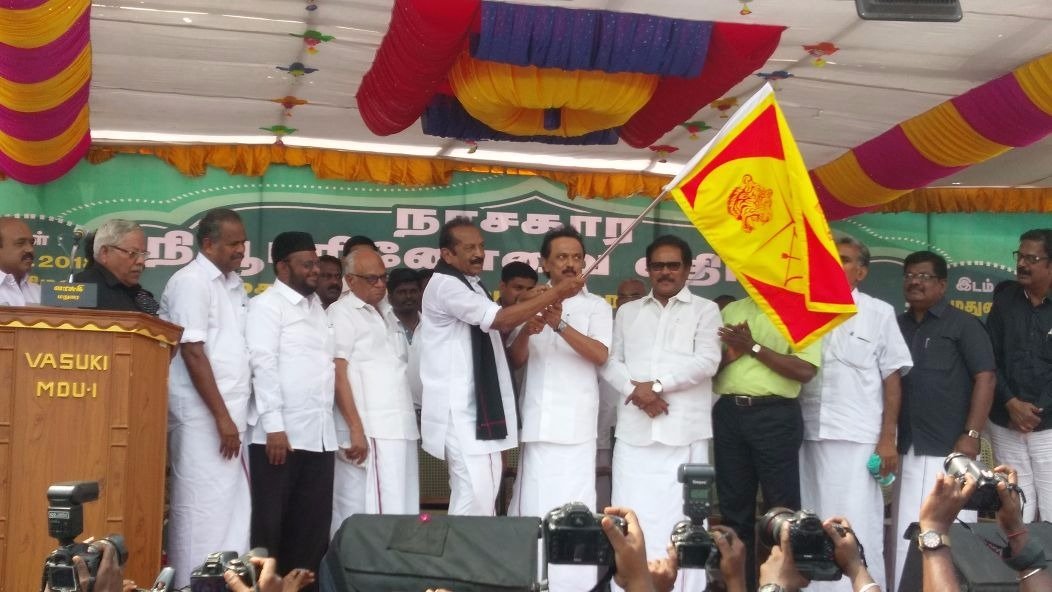 புலி, வில், மீன் சின்ன கொடியுடன் நியூட்ரினோவை எதிர்த்து வைகோ பயணம்!