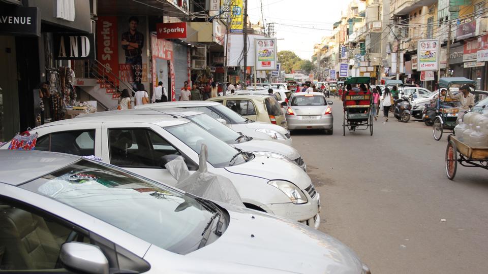 ரோட்டில் பார்க்கிங்கா? – கார்ப்பரேஷன் அதிரடி ஆக்‌ஷன் எடுக்க தயாராகுது!