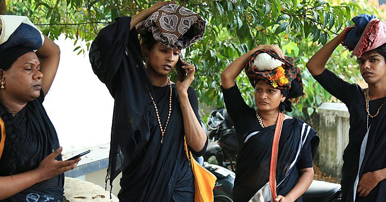சபரிமலை சன்னித்தானத்துக்குள் நுழைந்த நான்கு திருநங்கைகள்!