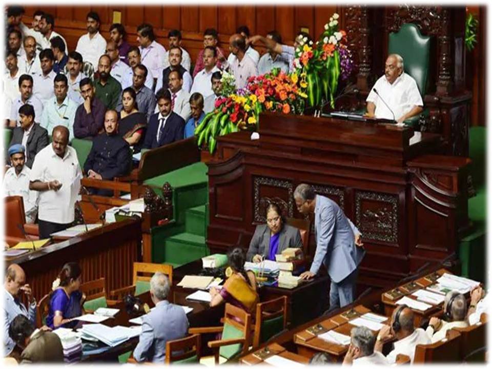 கர்நாடகாவில் குமாரசாமி ஆட்சிக்கு குட் பை ; 6 வாக்கு வித்தியாசத்தில் ஆட்சியை இழந்தார்!