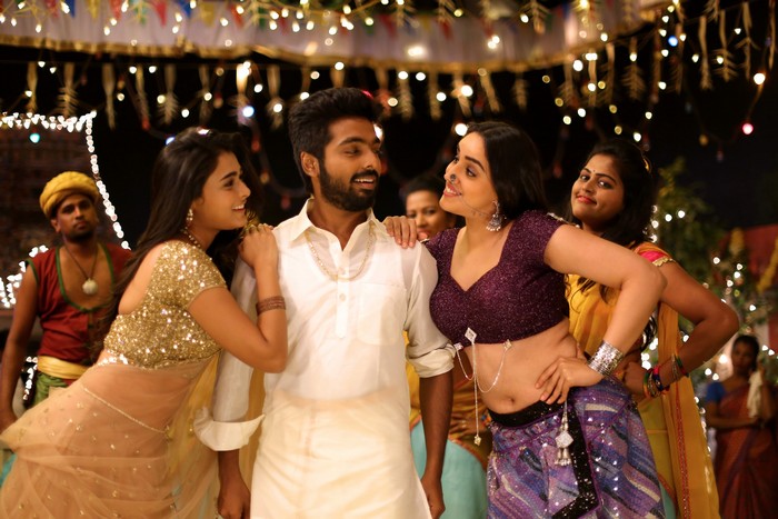 100% காதல் படத்தின் எக்ஸ்குளூசிவ் ஸ்டில்ஸ்!