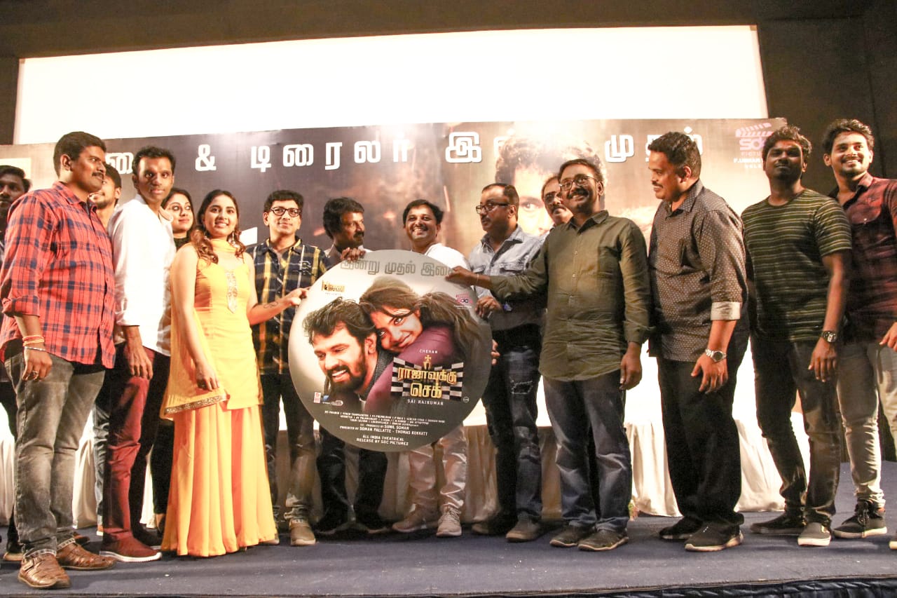 பாட்ஷா படத்தில் ரஜினி மாதிரி ராஜாவுக்கு செக் படத்தில் சேரன் பின்னிட்டார்!