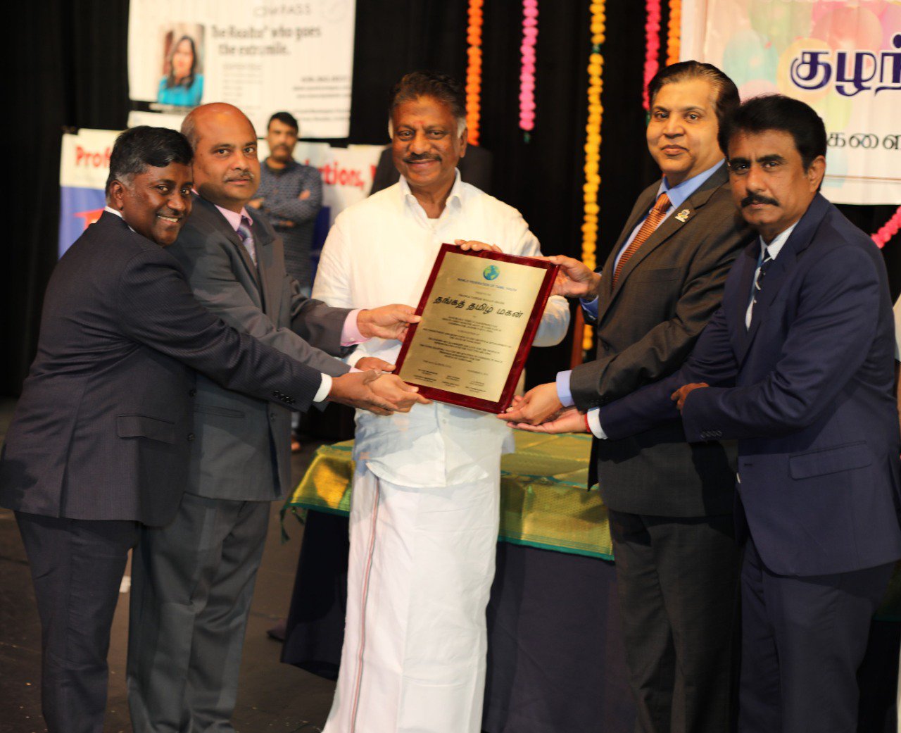ஓ.பன்னீர்செல்வத்துக்கு சிகாகோ-வில் தங்கத் தமிழ் மகன் விருது! – வீடியோ!