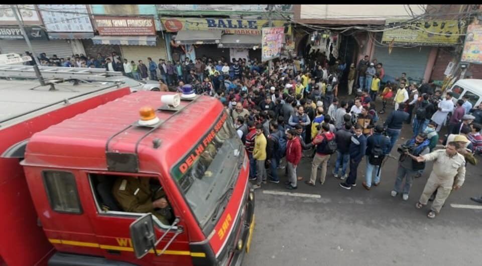 டெல்லியில், 6 மாடி கட்டிடமொன்றில் ஏற்பட்ட பயங்கர தீ விபத்தில், 43 பேர் உயிரிழப்பு!
