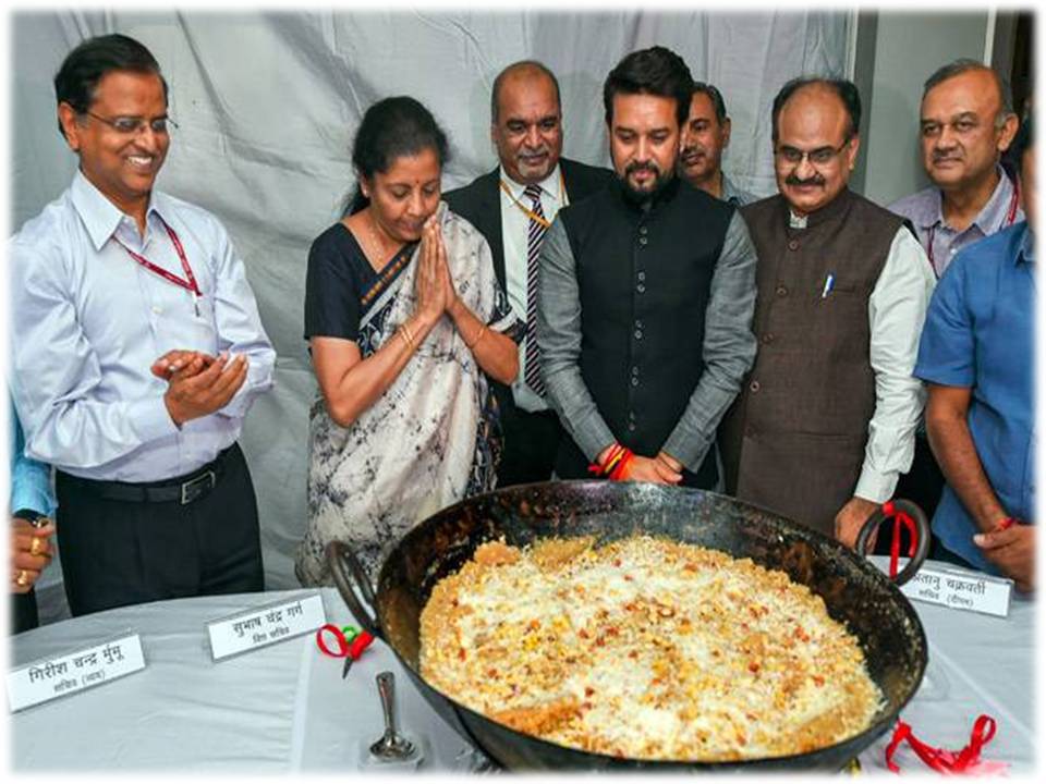 கிண்டிட்டாய்ங்கய்யா.. பட்ஜெட் ஹல்வா கிண்டிட்டாய்ங்க- வீடியோ இணைப்பு!