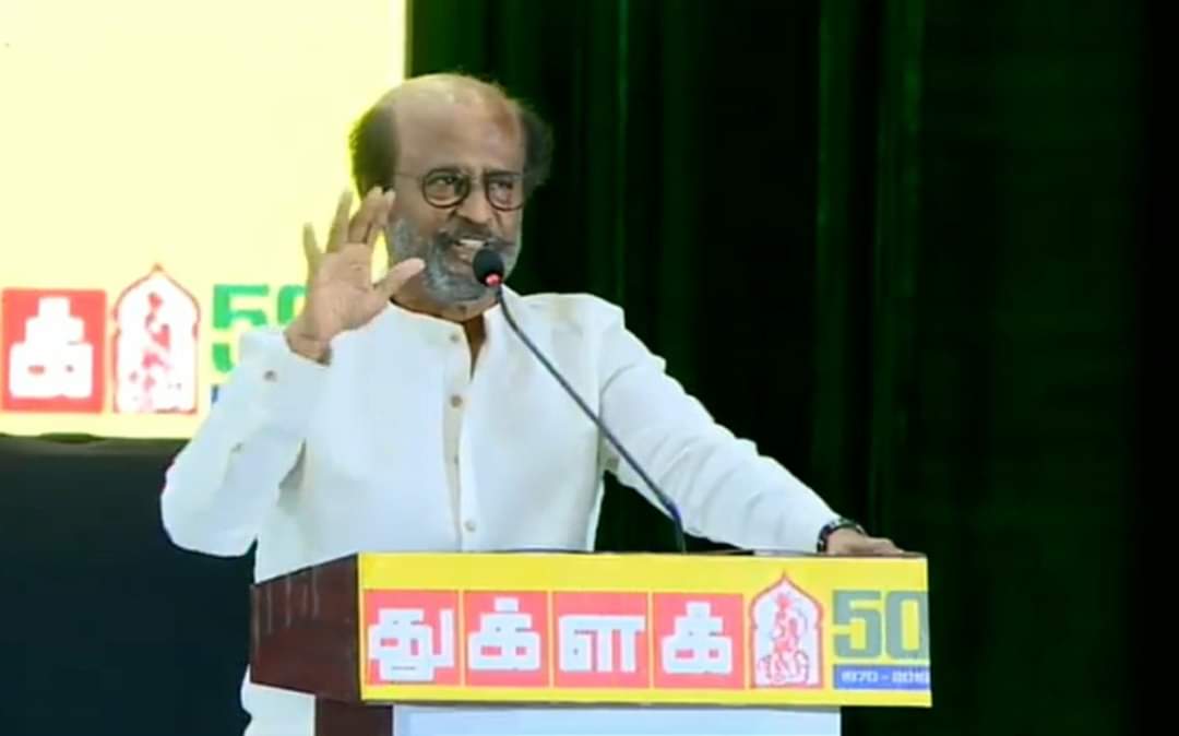 துக்ளக் கையில் வைத்திருந்தால் அறிவாளி – ரஜினி சர்டிபிகேட்!