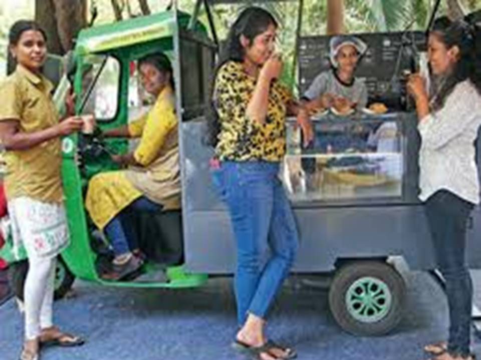 சென்னையில் பெண்கள் நடத்தும் நடமாடும் டீக்கடை..!- வீடியோ!