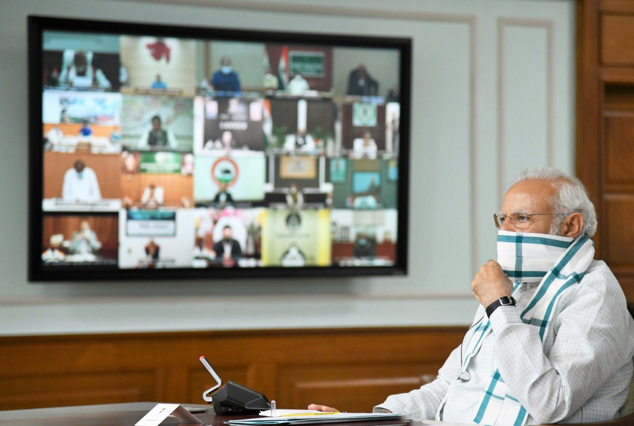 இனிமே வாழ்க்கை முழுக்க முகமுடி இருக்கக் கூடும்!- முதல்வர்கள் கூட்டத்தில் மோடி!