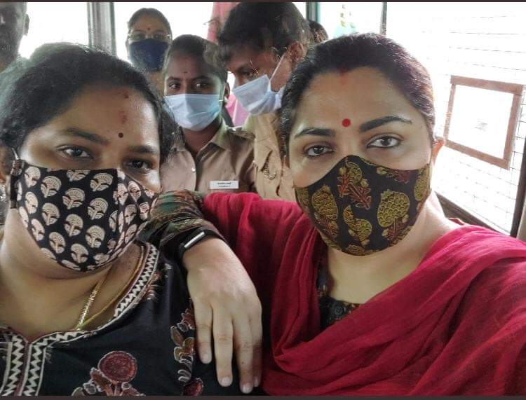 திருமாவளவனைக் கண்டித்து ஆர்பாட்டம் நடத்தச் சென்ற குஷ்பு கைதாகி விடுதலை!
