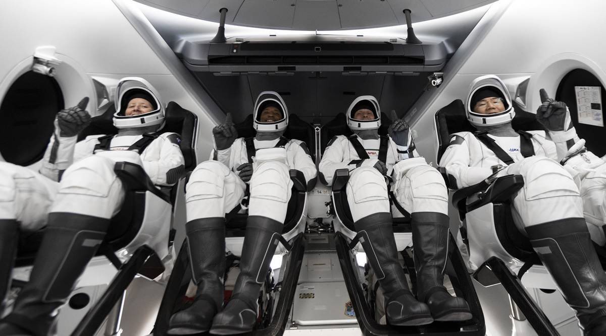 மனிதர்களை ஏற்றிச் செல்லும் முதல் தனியார் விண்கலம் -சக்சஸ்!