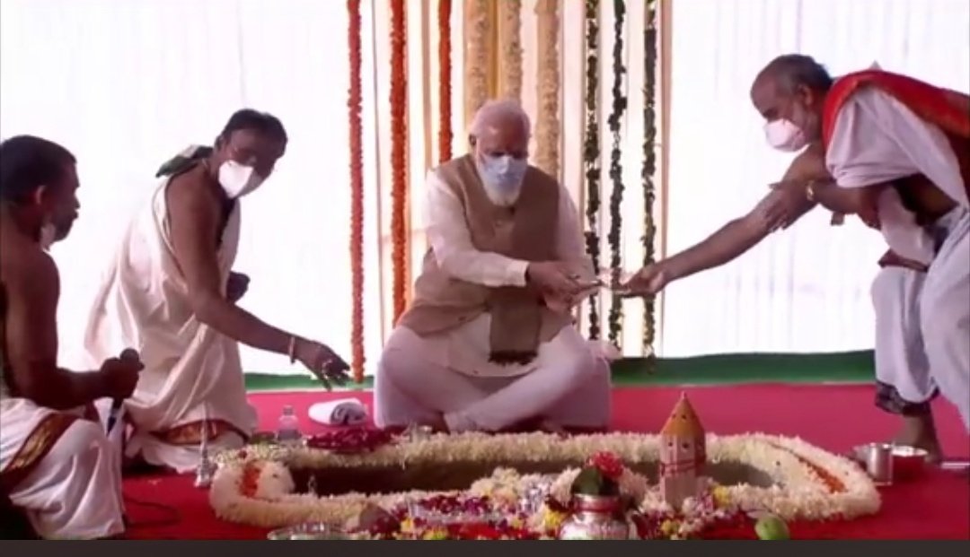 பார்லிமெண்ட் புதிய கட்டிடத்திற்கு பிரதமர் மோடி அடிக்கல் நாட்டினார்!