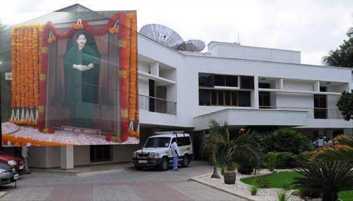 ஜெ. -வின் வேதா இல்லத்தை பொதுமக்கள் பார்வையிட தடை!