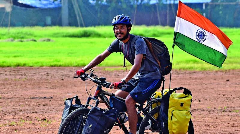 சைக்கிள் பயணம் மூலம்  விழிப்புணர்வு பிரச்சாரம் செய்யும் மணிப்பூர் இளைஞர்!