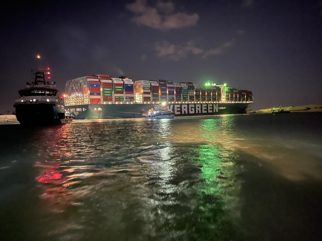 சூயஸ் கால்வாயில் சிக்கிய கப்பல் 7 நாட்களுக்கு பிறகு மீண்டது!