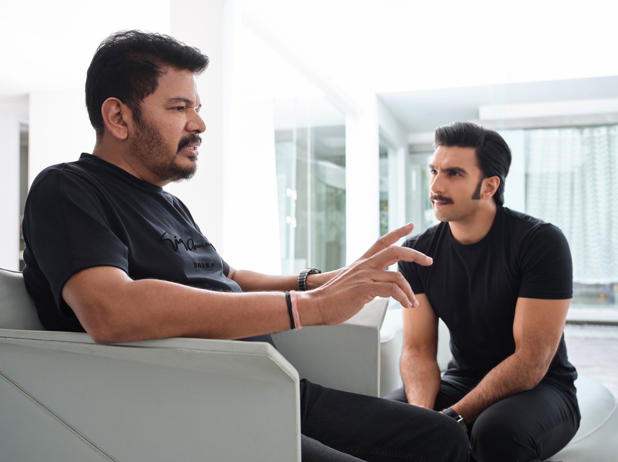 பாலிவுட்டுக்கு போகும் ஷங்கரின் அந்நியன்! விக்ரம் ரோலில் ரன்வீர் சிங்!!