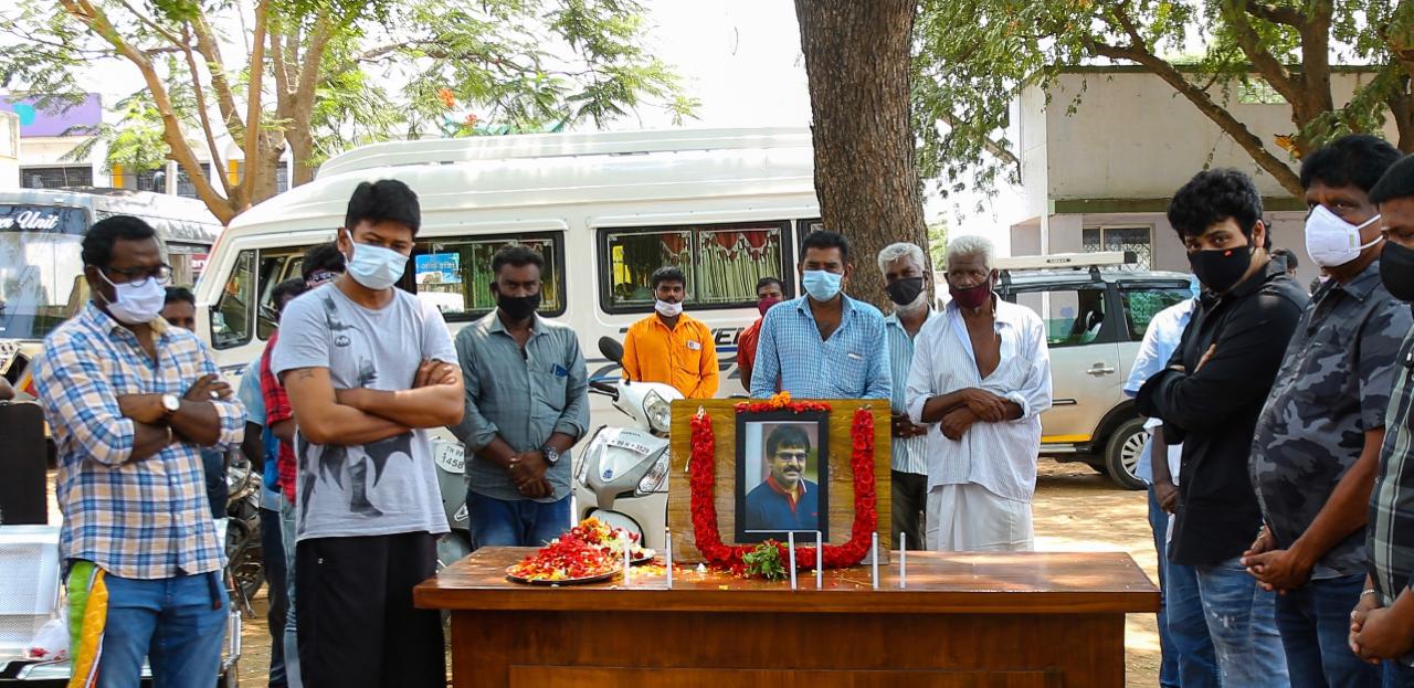 உதயநிதி நடிக்கும் “ஆர்ட்டிகிள் 15” படப்பிடிப்பில் விவேக்-க்கு அஞ்சலி!