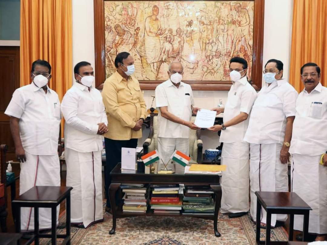 தமிழகத்தில் மு.க. ஸ்டாலின் ஆட்சி அமைக்க உரிமை கோரினார்!- வீடியோ!