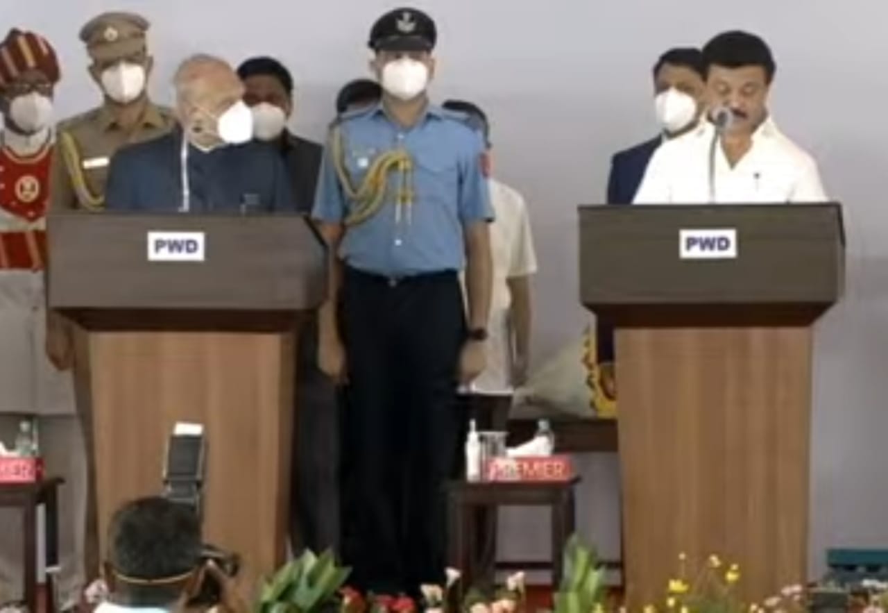 முத்துவேல் கருணாநிதி ஸ்டாலின் எனும் நான்..!-முதல்வராக பதவி ஏற்பு – வீடியோ