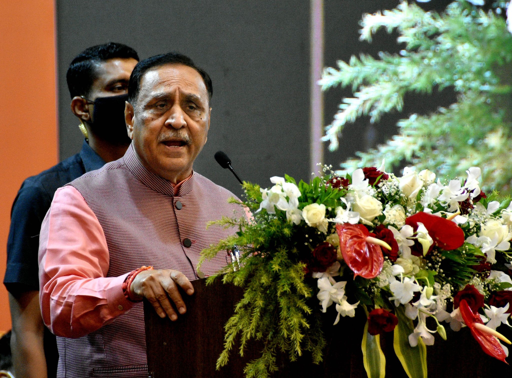 குஜராத் முதல்வர் விஜய் ரூபானி பதவி விலகிட்டார்!