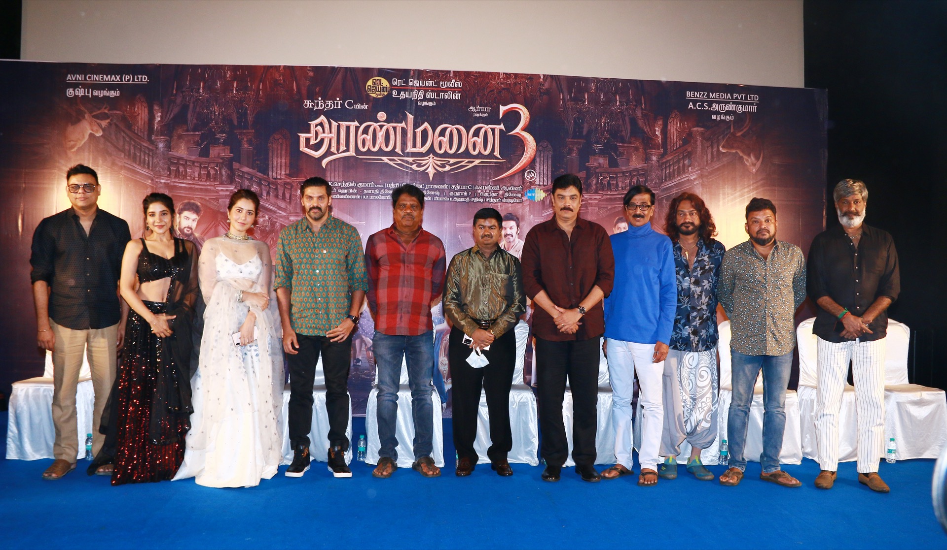 சுந்தர் சி-யின் அரண்மனை 3 – பிரஸ்மீட் ஸ்டில்ஸ்!