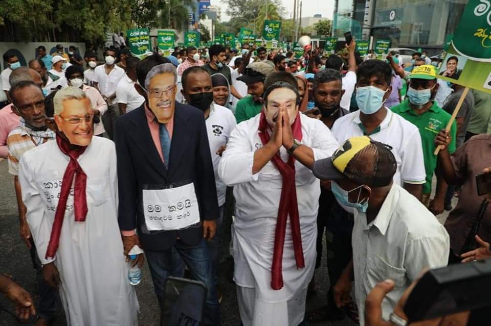 இலங்கையில் எரிபொருள், உணவுப் பொருட்களின் விலை உயர்வை கண்டித்து ஆர்பாட்டம்!