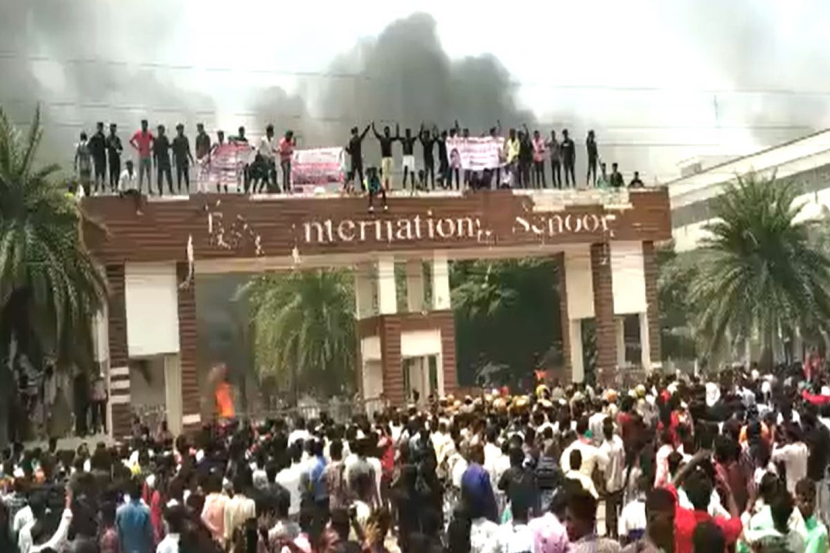 கள்ளக்குறிச்சி பள்ளியில் நடந்த வன்முறைச் சம்பவத்திற்குக் காரணம் இதுவா? – வீடியோக்கள்!