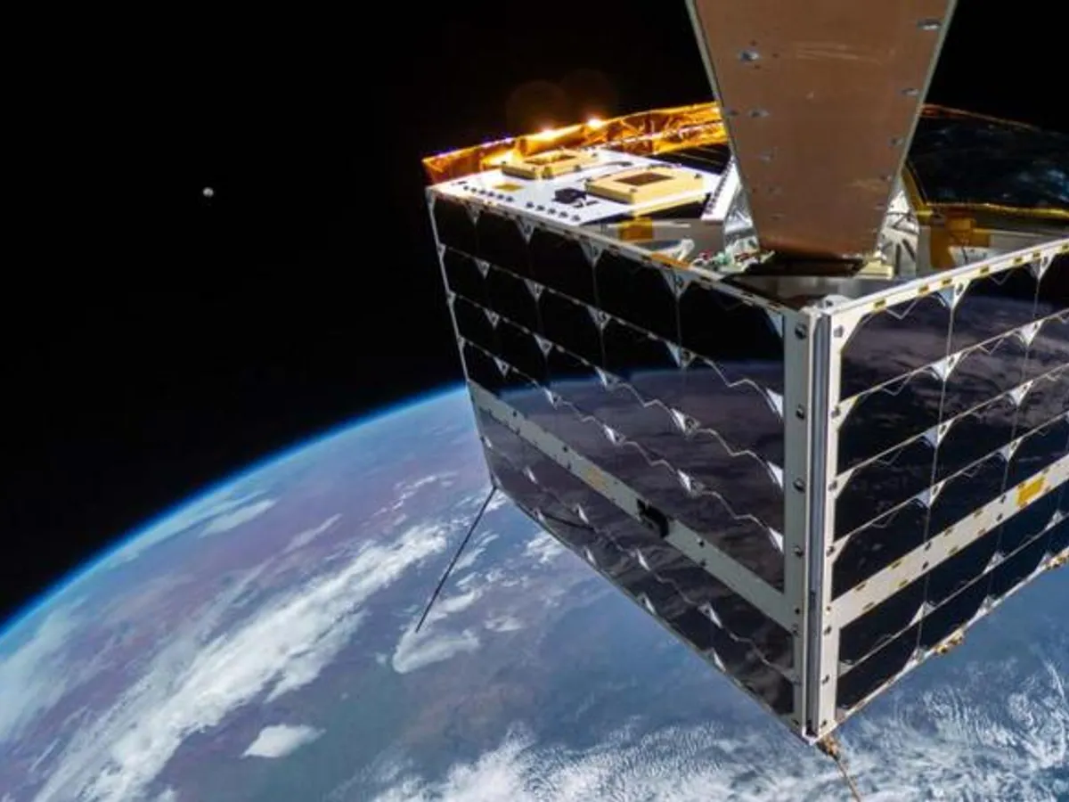 சேட்டிலைட் எடுத்த செல்ஃபி – இணையத்தில் ட்ரெண்ட்டிங்= வீடியோ