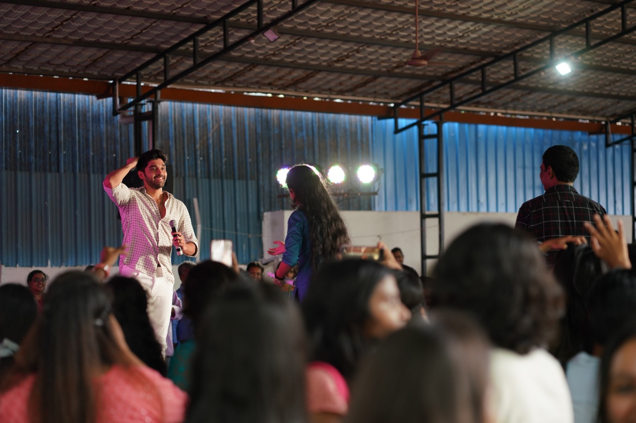 மகளிர் கல்லூரியின் விழாவில் கலந்து கொண்ட துருவ் விக்ரம்!