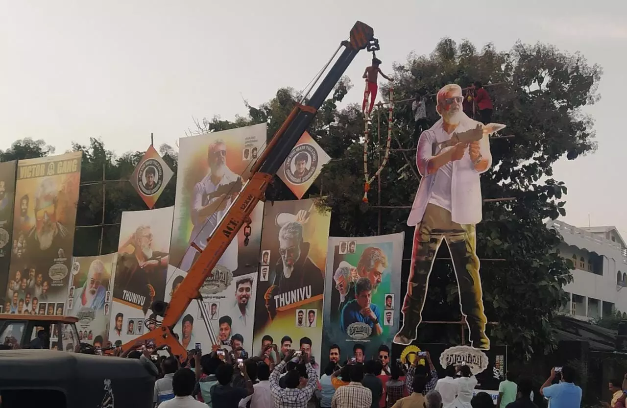 சினிமா ரசிகர்கள் காவடி குறித்து ஓவர் சலம்பல்!