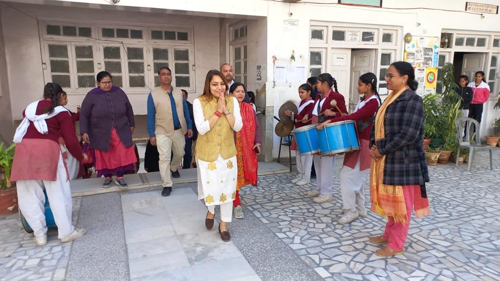 டெல்லி மேயர் தேர்தல் : பாஜகவை வீழ்த்தி வெற்றி வாகை சூடினார் ஆம் ஆத்மி வேட்பாளர் ஷெல்லி ஓபராய்..!!