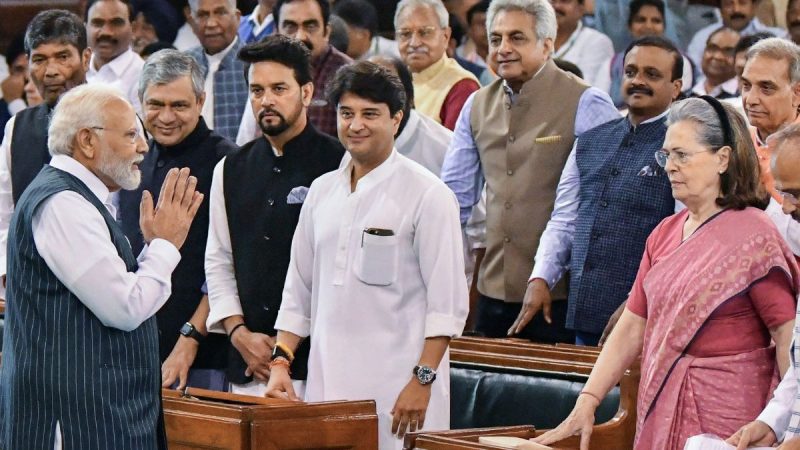 மக்களவையில் நிறைவேறிய பெண்ணரசியல்!
