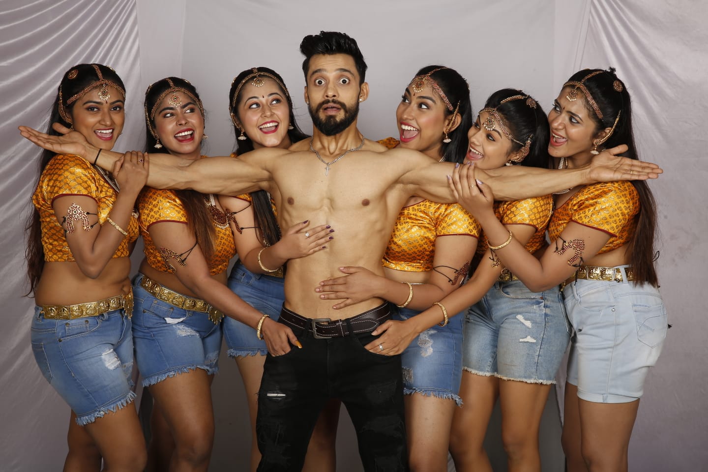 இது அடல்ஸ் ஒன்லி படம்.. சிறுவர்கள் இந்தப் படத்திற்கு வர வேண்டாம்; :- ‘ரா .. .ரா .சரசுக்கு  ராரா…’ படத்தின் தயாரிப்பாளர் ஓப்பன் டாக்!