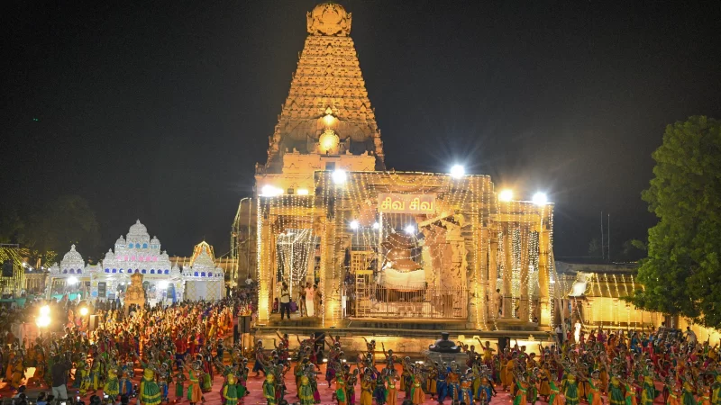 மாமன்னன் ராஜராஜ சோழனின் 1038-வது சதய விழா- தஞ்சை பெரிய கோயில் பெருவுடையாருக்கு பேராபிஷேகம் – விடீயோ