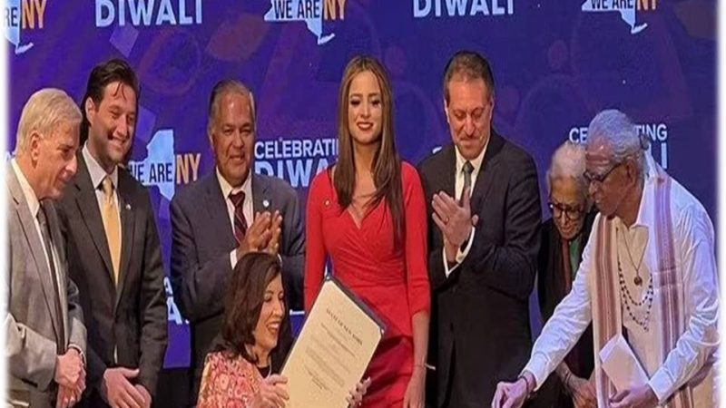 நியூயார்க்கிலும் இனி தீபாவளிக்கு விடுமுறை; இந்தியர்கள் ஹேப்பி!