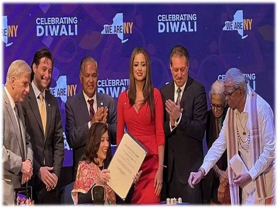 நியூயார்க்கிலும் இனி தீபாவளிக்கு விடுமுறை; இந்தியர்கள் ஹேப்பி!