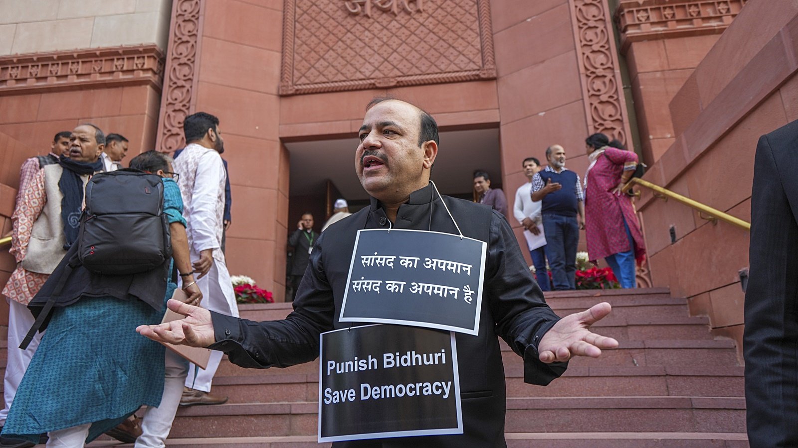 பகுஜன் சமாஜ் எம்பி டேனிஷ் அலி  கட்சியில் இருந்து சஸ்பெண்ட்!