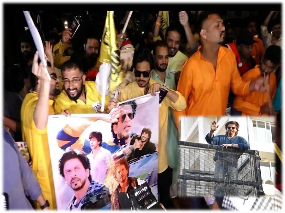 ‘டங்கி’ பட கட்அவுட்டுகளுடன் ஷாருக்கான் வீட்டிற்கு முன் திரண்ட ரசிகர்கள்!!